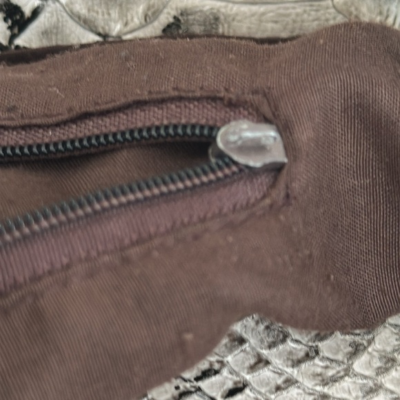 NY Artificial Vegan Leather Bag - Picture 10 of 10